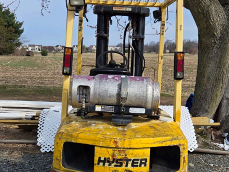 #110a-•-benefit-lot-2000-hyster-cap-forklift-image-5
