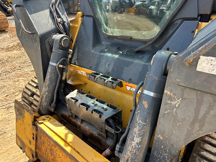 2017-deere-333g-image-12