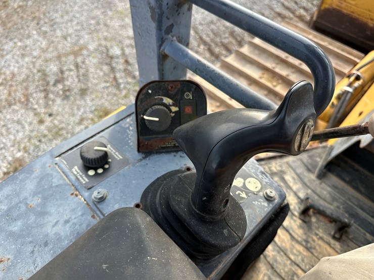 2006-deere-700j-image-27