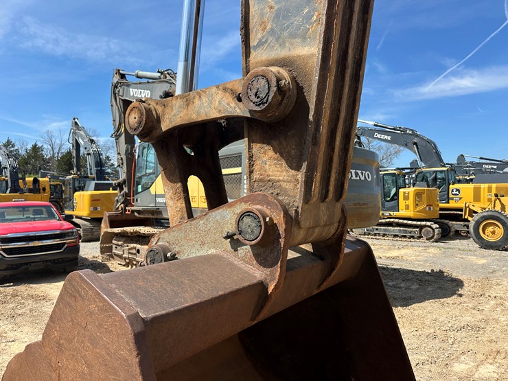 2016-deere-470g-lc-image-24