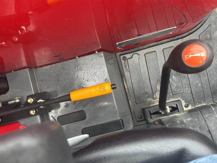 2023-massey-ferguson-4707-image-41