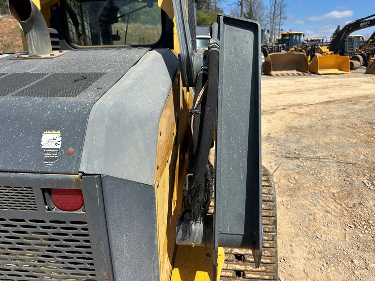 2017-deere-333g-image-17