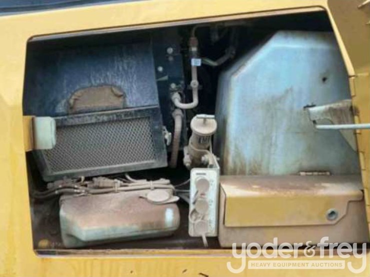 2014-caterpillar-d6k2-xl-image-44