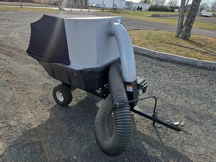 trail-vac-tow-behind-leaf-vac-image-2