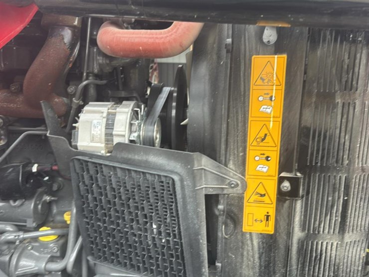 2023-massey-ferguson-4707-image-27