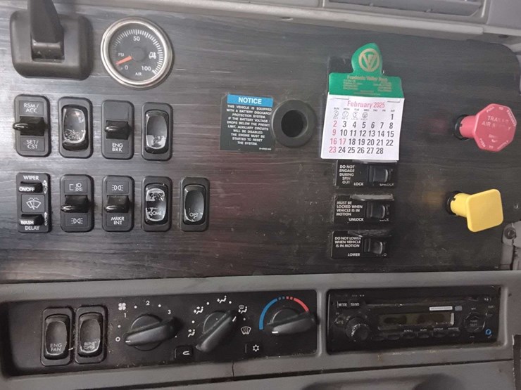 2015-freightliner-columbia-tractor-2015-freightliner-columbia-3alxa7005fdgh5950-mileage:-260,-image-22