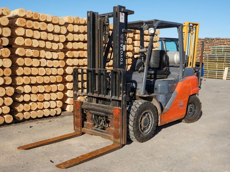 2016-toyota-8fg35u-image-1