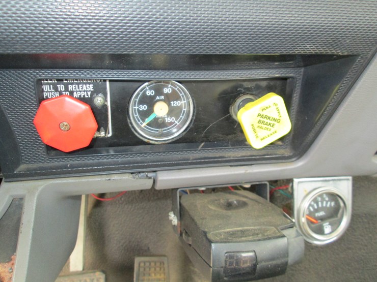 1997-ford-f800-image-44