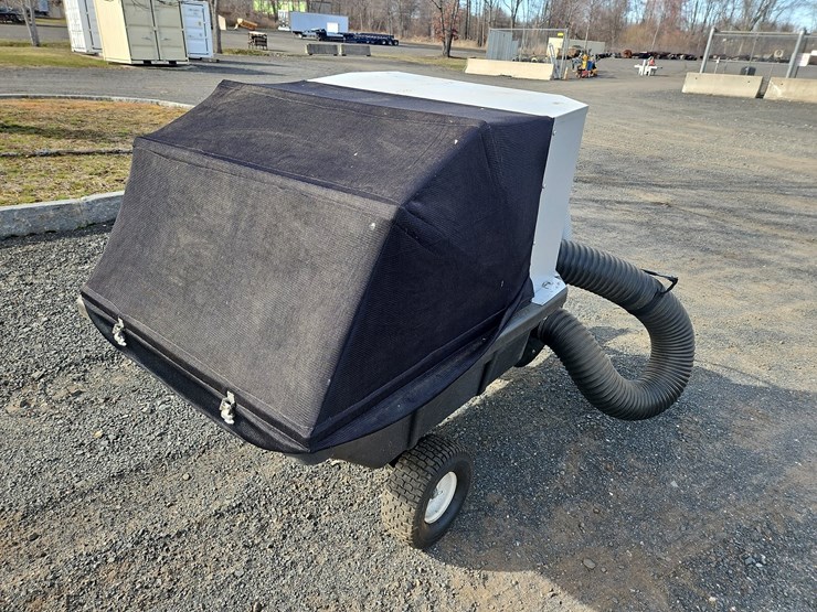 trail-vac-tow-behind-leaf-vac-image-3