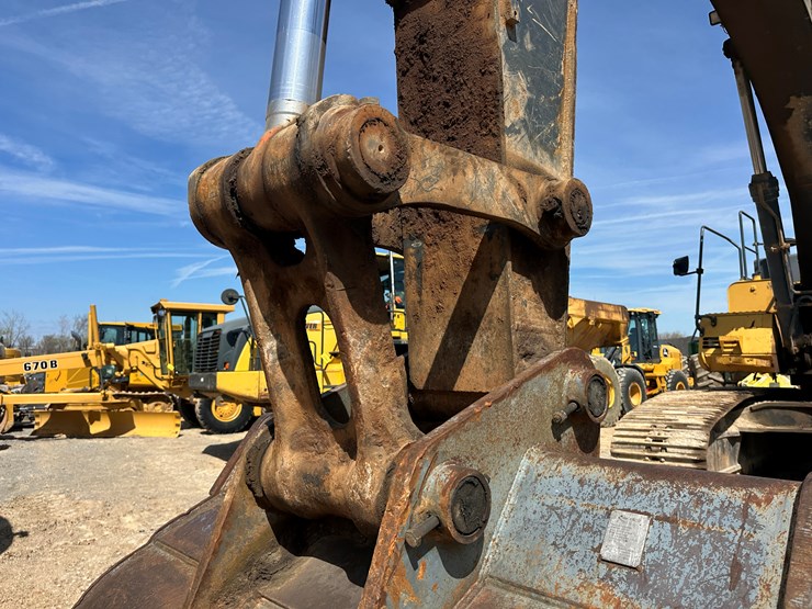 2016-deere-470g-lc-image-23