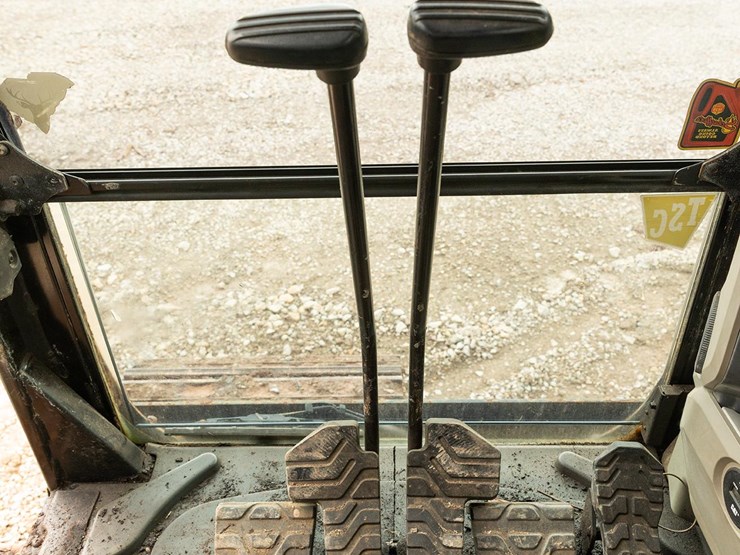 2013-caterpillar-324e-image-42