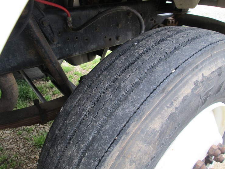 1997-ford-f800-image-16