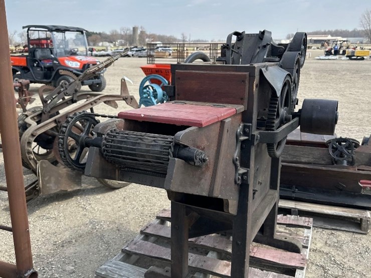 3130---hocking-valley-2-hole-corn-sheller-image-3