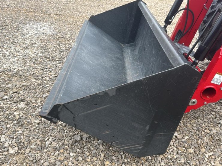 2023-massey-ferguson-4707-image-12