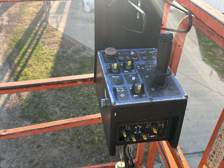 #106-•-1994-jlg-rough-terrain-scissor-lift-image-16
