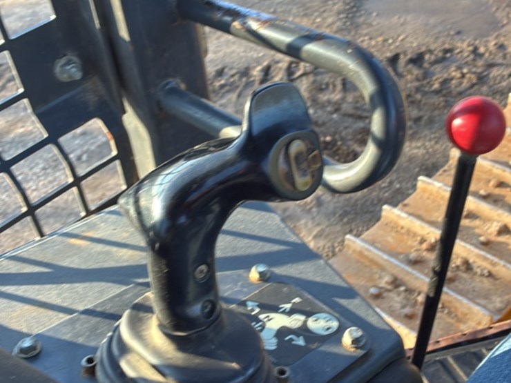 2019-deere-650k-lgp-image-44