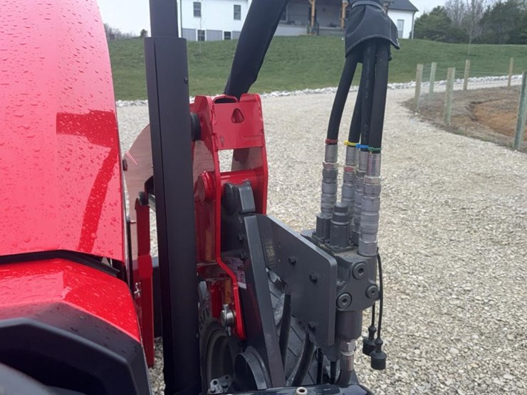 2023-massey-ferguson-4707-image-44