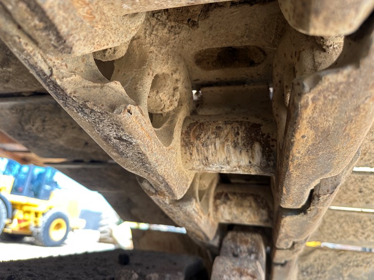 2016-deere-470g-lc-image-52