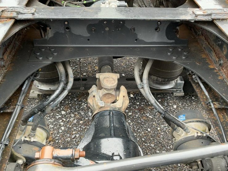 #126-•-2009-volvo-isx-semi-truck-image-53