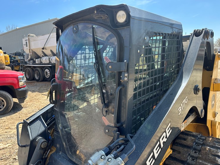 2019-deere-317g-image-14