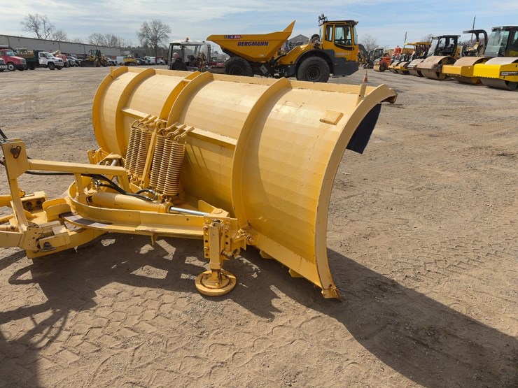 2012-gvm-ut5212-powerplatform-multipurpose-vehicle-image-11