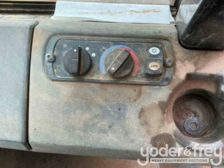 2014-caterpillar-d6k2-xl-image-25