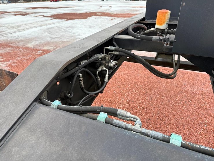 #301-•-lot-301-image-24