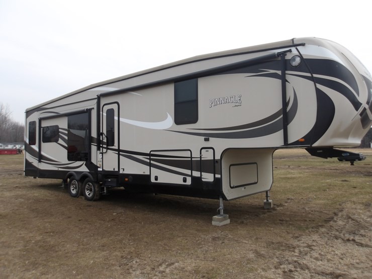 #7364-•-2015-jayco-pinnacle-fifth-wheel-camper-image-1