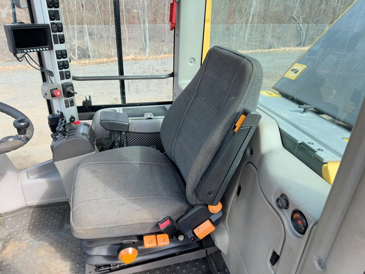 2013-volvo-l70g-image-25