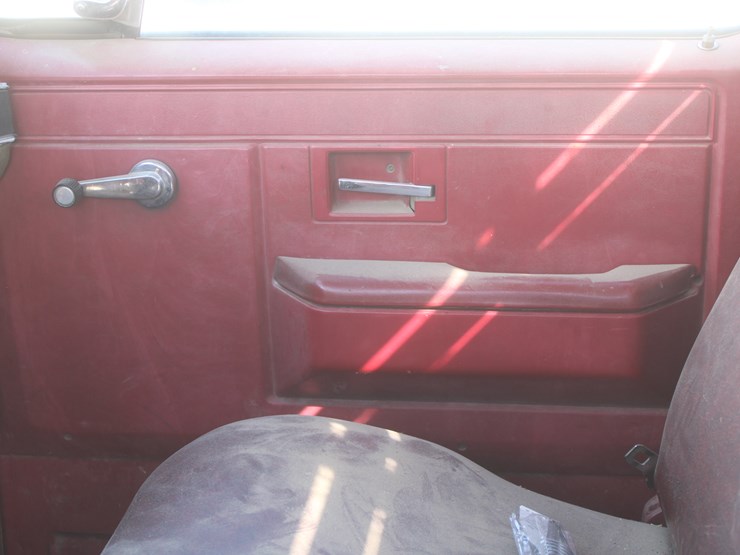 #3022-•-1980-chevy-silverado-3/4-ton-truck-with-flatbed-image-26