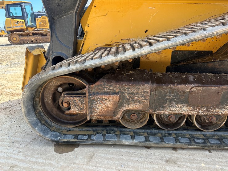 2017-deere-333g-image-40