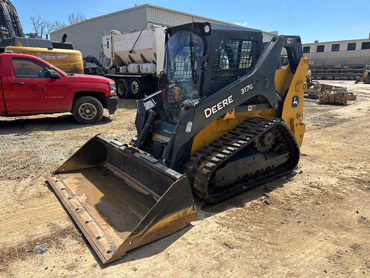 2019-deere-317g-image-1