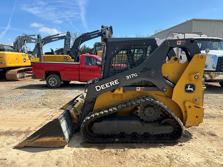 2019-deere-317g-image-2