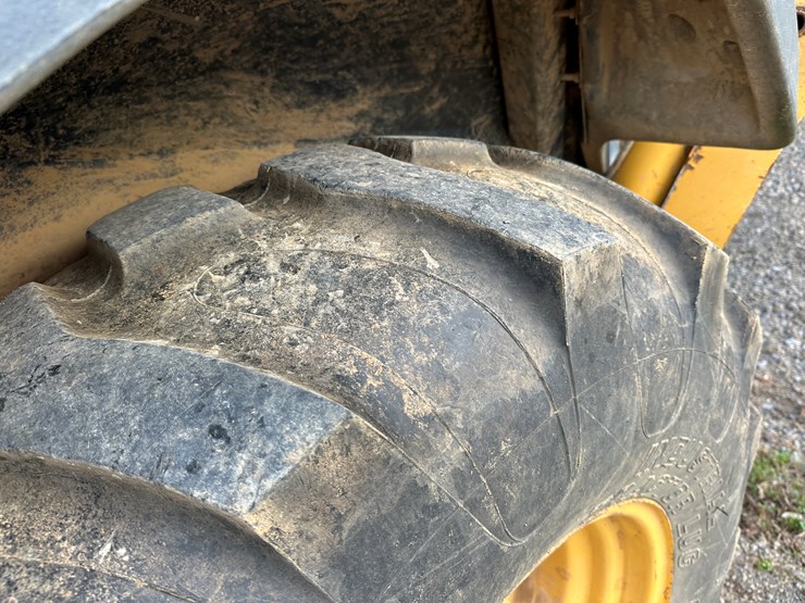 2011-deere-310sj-image-47