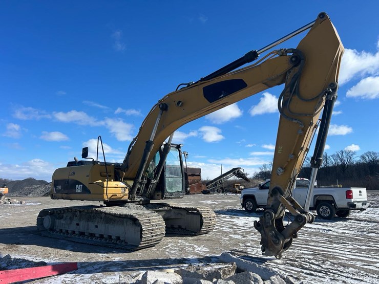 2011-caterpillar-329d-image-9