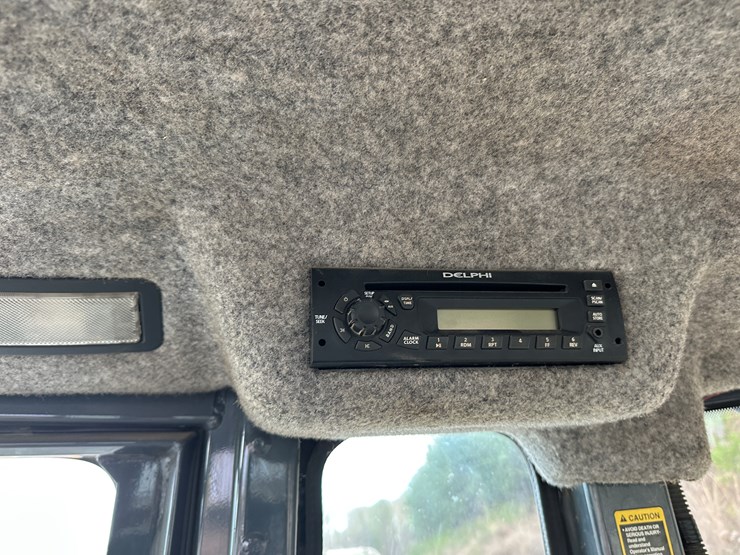 2011-deere-310sj-image-43