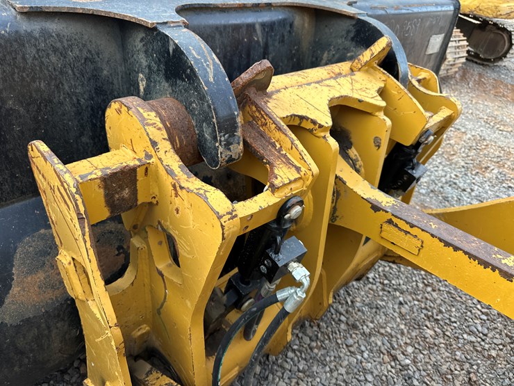 2016-caterpillar-938m-image-12