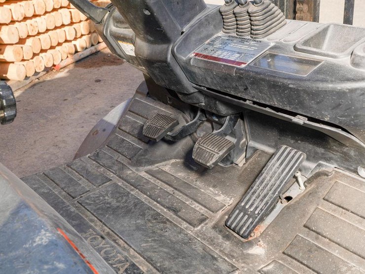 2016-toyota-8fg35u-image-38