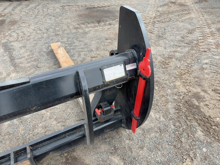 caterpillar-72"-wheel-loader-forks-image-6