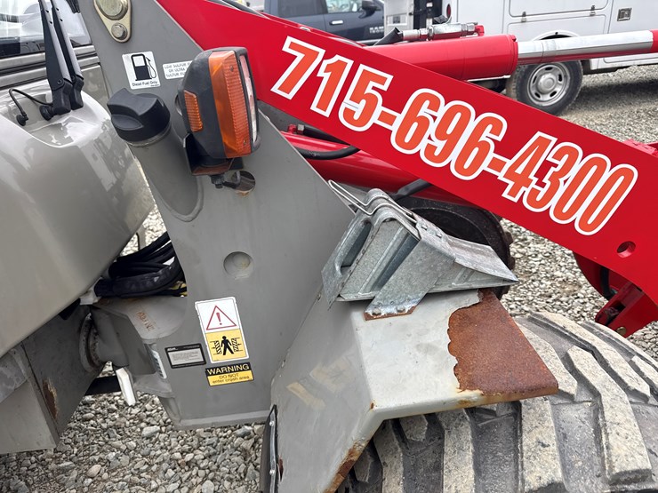 2014-takeuchi-tw40-image-27