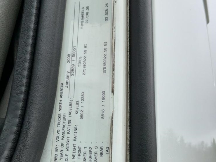 #126-•-2009-volvo-isx-semi-truck-image-18