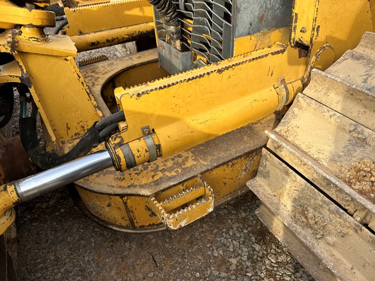 2006-deere-700j-image-13