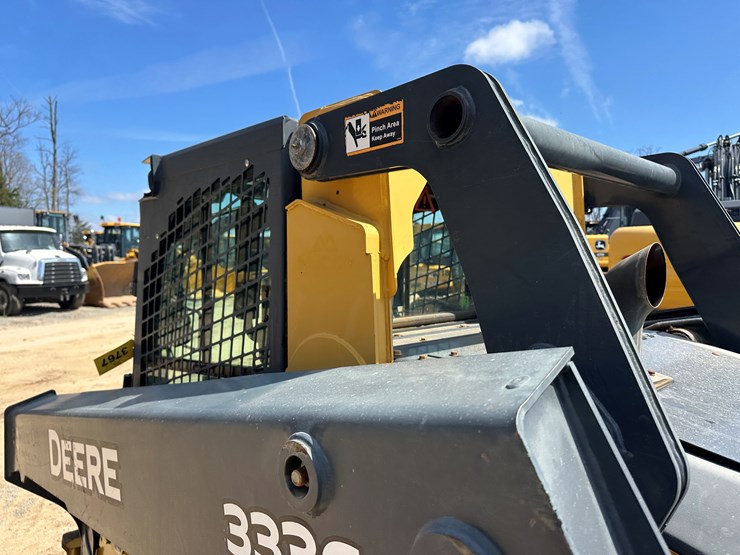 2017-deere-333g-image-22