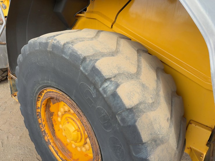 2013-volvo-l70g-image-15