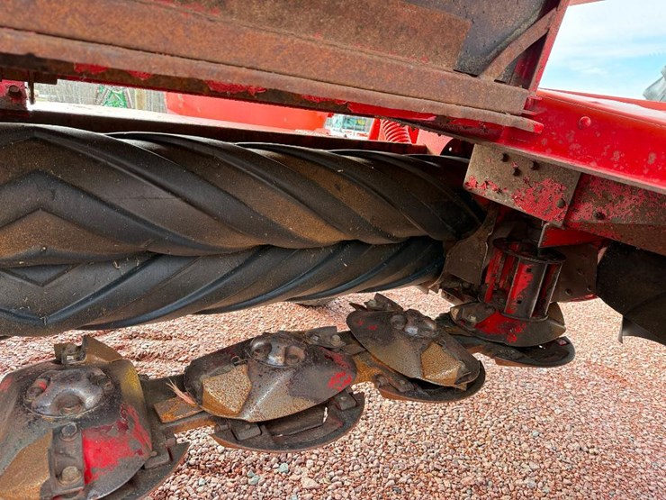 new-holland-1409-image-18