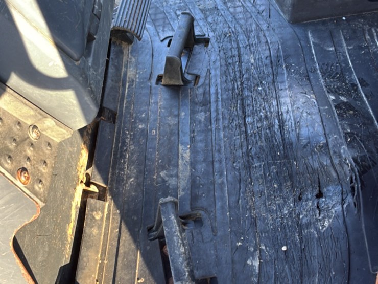 2019-deere-650k-lgp-image-42