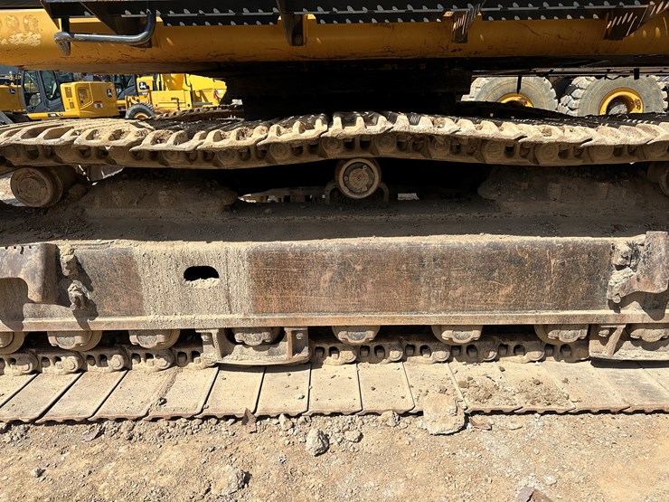 2016-deere-470g-lc-image-48