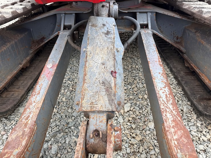 takeuchi-tb285-image-34