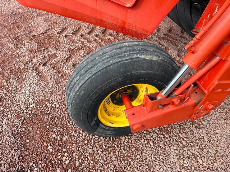 new-holland-1409-image-19