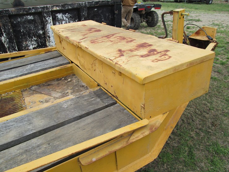 #37296-•-roland-20'-tri/a-steel-equipment-trailer-image-11